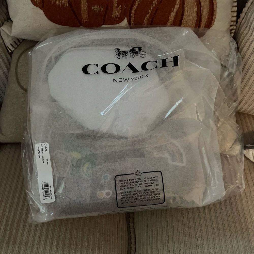 Coach Teri Shoulder Bag In Signature Canvas With Sticker Print nwt in packaging - Picture 3 of 4